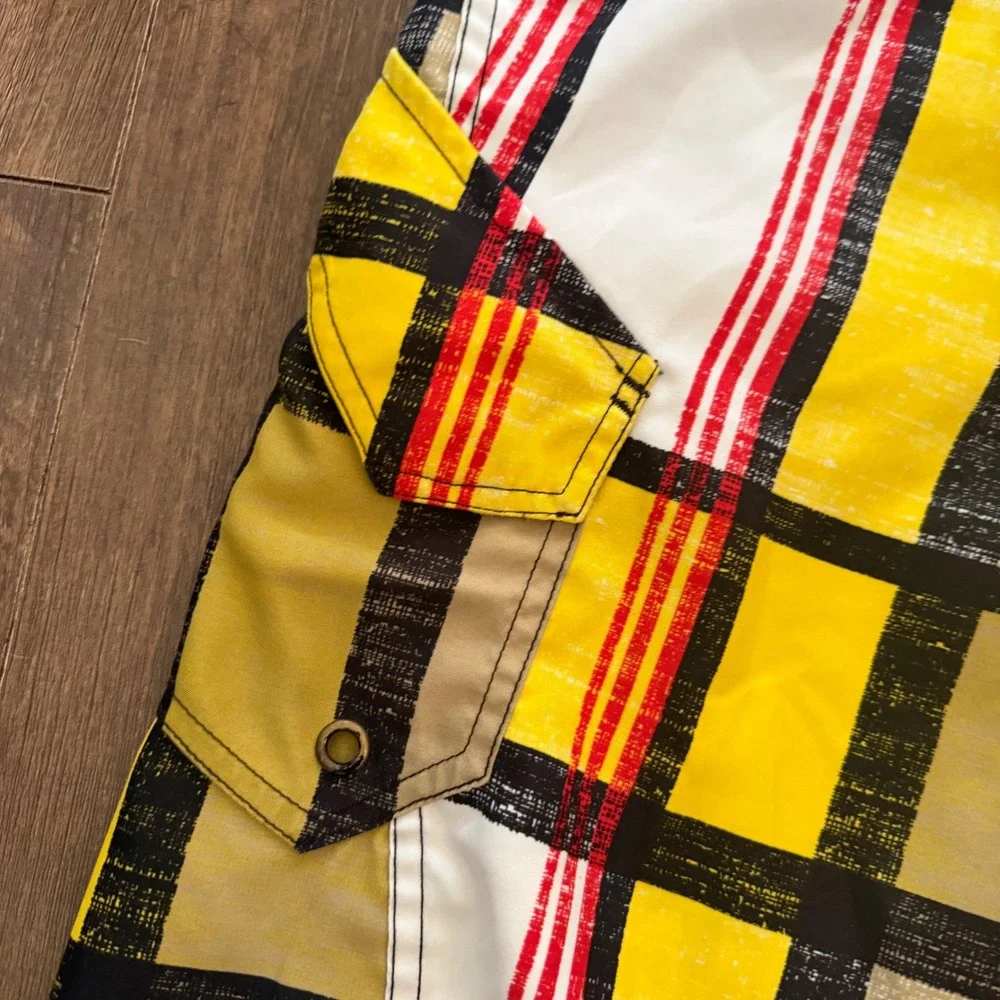 Volcom Board Shorts Mens 32 Yellow Plaid Cargo Pocket Swim Trunks Graphic Surf